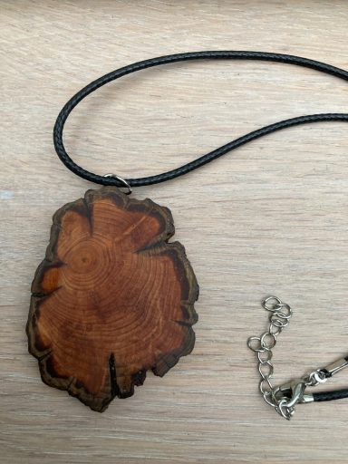 houten collier nr 2 hand gemaakt 10.- €